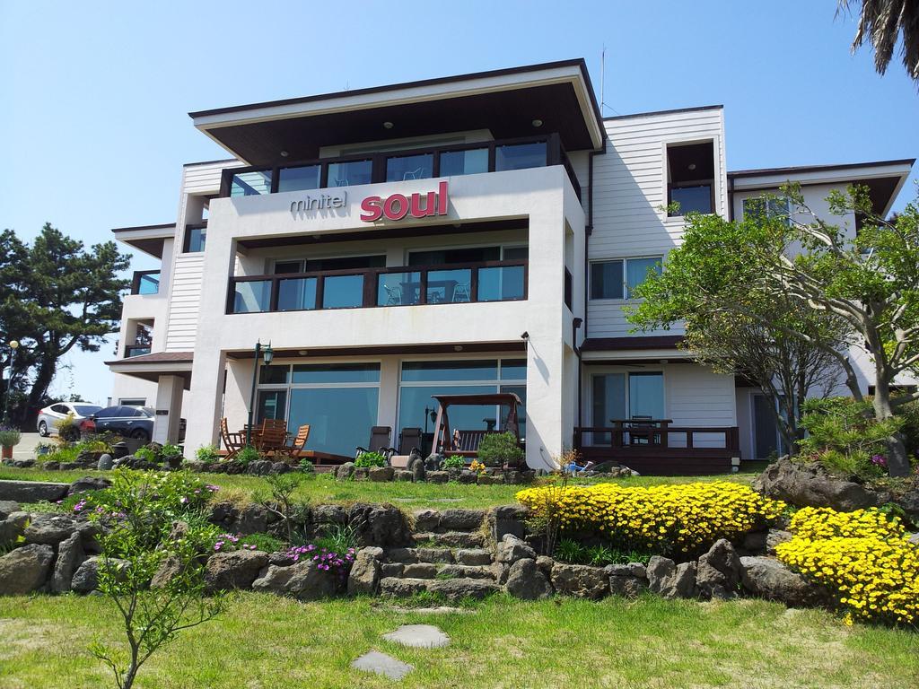 Minitel Soul Hotel Seogwipo-stad Buitenkant foto