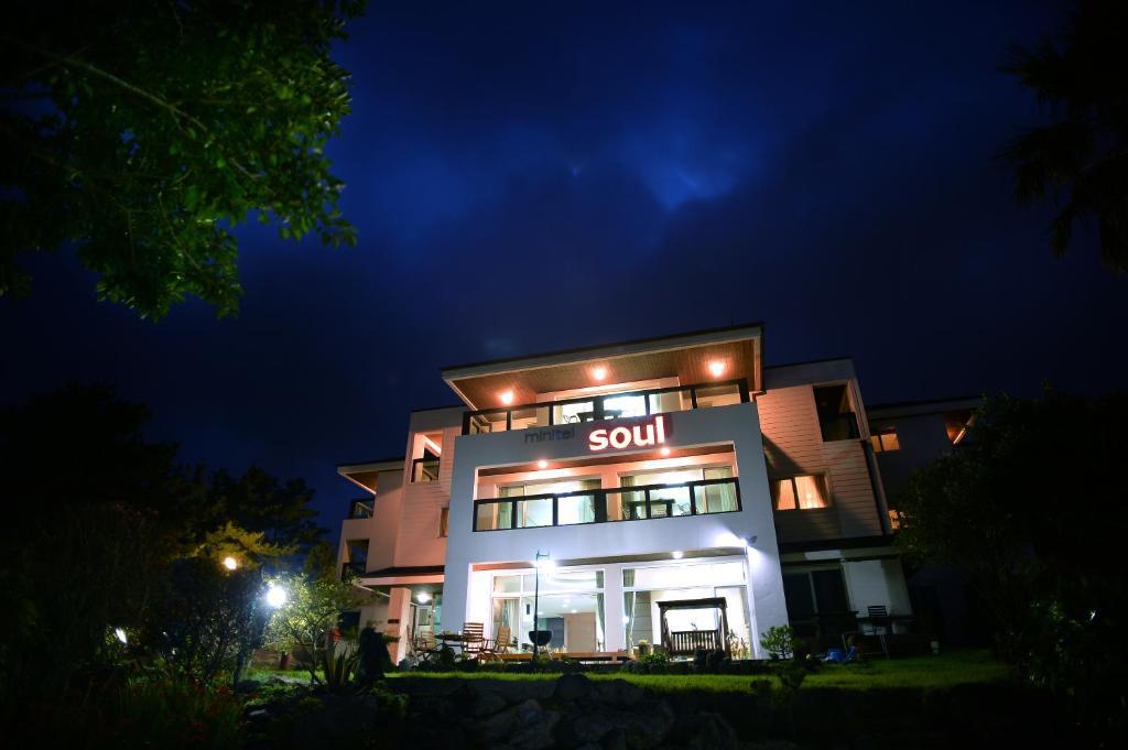Minitel Soul Hotel Seogwipo-stad Buitenkant foto