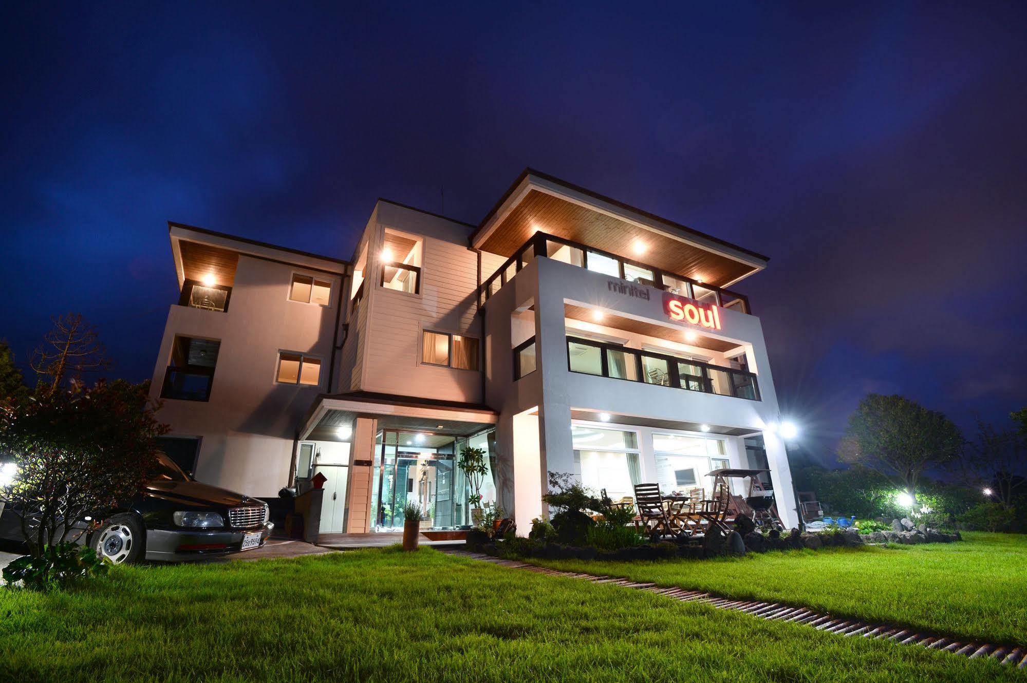 Minitel Soul Hotel Seogwipo-stad Buitenkant foto